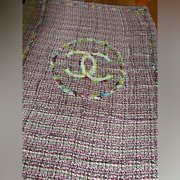 CHANEL Large Silk Scarf - Multicolor Chain Link Pattern - Picture 6 of 9